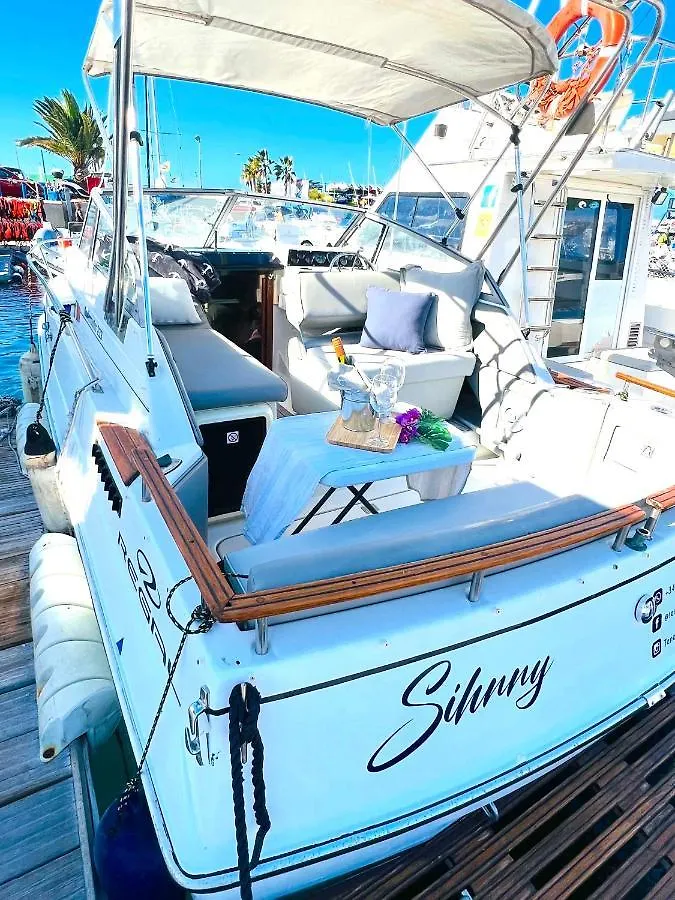 فندق أذيخيفي  Barco Sihnny - Puerto Colon بوتيل