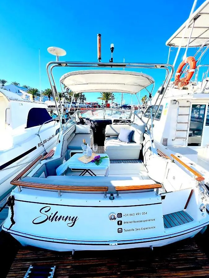 بوتيل فندق أذيخيفي  Barco Sihnny - Puerto Colon