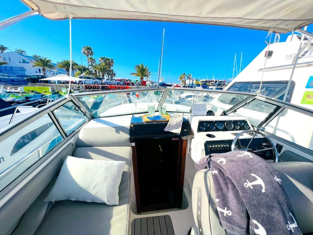 فندق أذيخيفي  Barco Sihnny - Puerto Colon إسبانيا