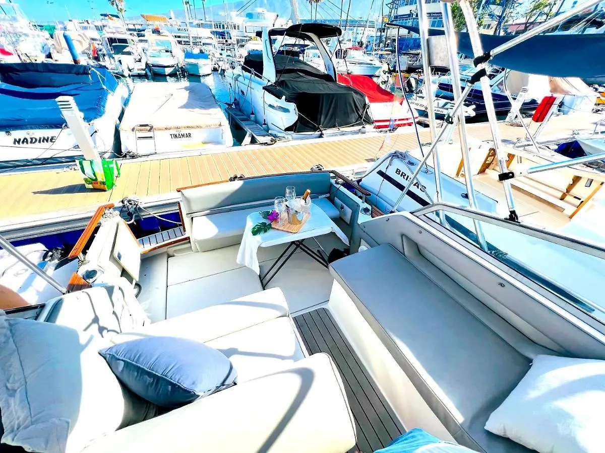 فندق أذيخيفي  Barco Sihnny - Puerto Colon بوتيل